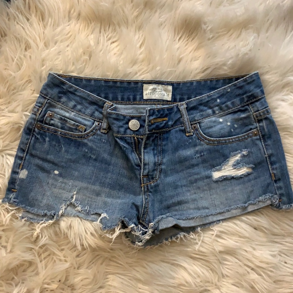 Women’s distressed denim shorts. Size 3/4.